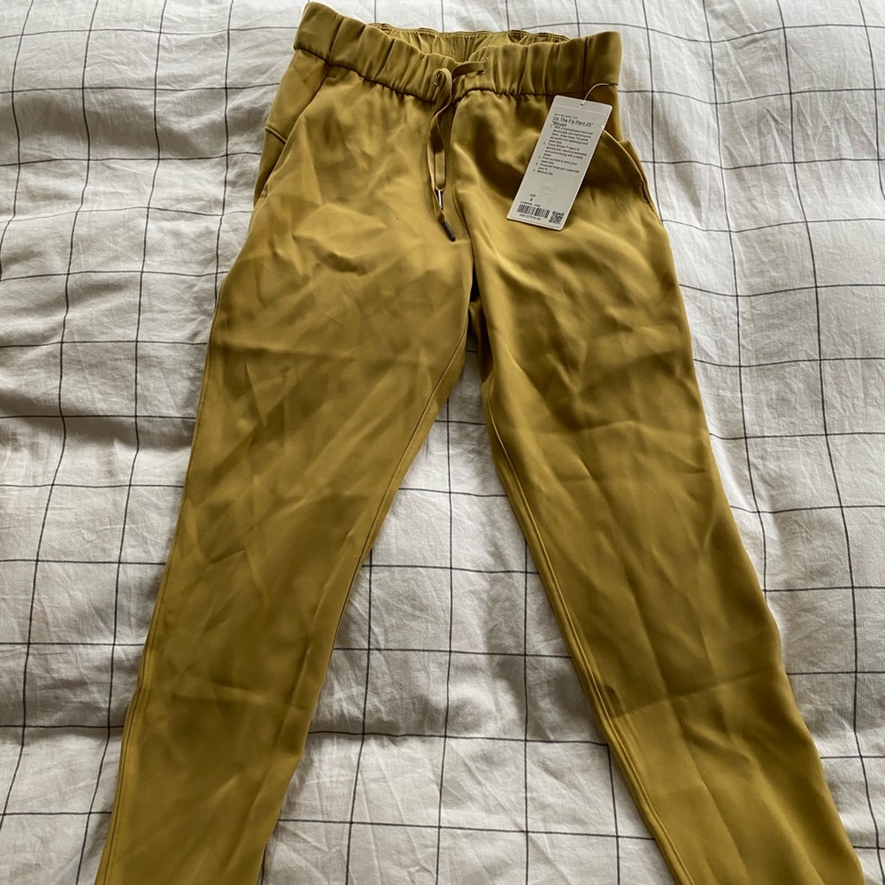 Lululemon On The Fly Pant 25” Woven Yellow